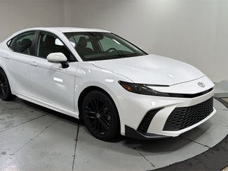 Used 2025 Toyota Camry SE video 3