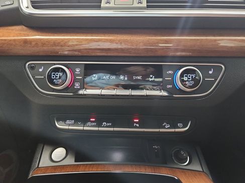 Used 2023 Audi Q5 2.0T Premium w/ Convenience Package image 25