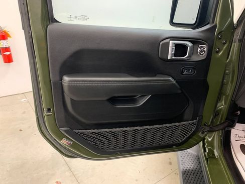 Used 2021 Jeep Wrangler Unlimited Sahara AWD/4WD image 18
