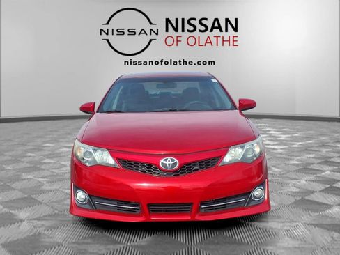 Used 2012 Toyota Camry L image 36