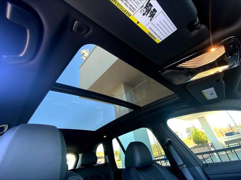 Used 2025 BMW X5 sDrive40i w/ Premium Package image 13