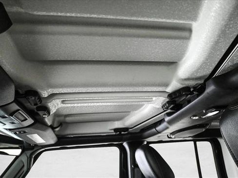 Used 2018 Jeep Wrangler Unlimited Rubicon image 16