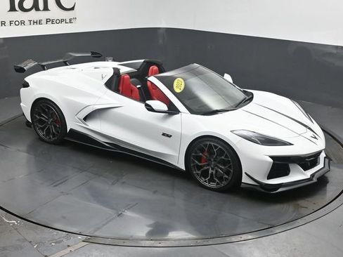 Used 2023 Chevrolet Corvette Stingray Convertible w/ Chrome Exterior Badge Package RWD image 37