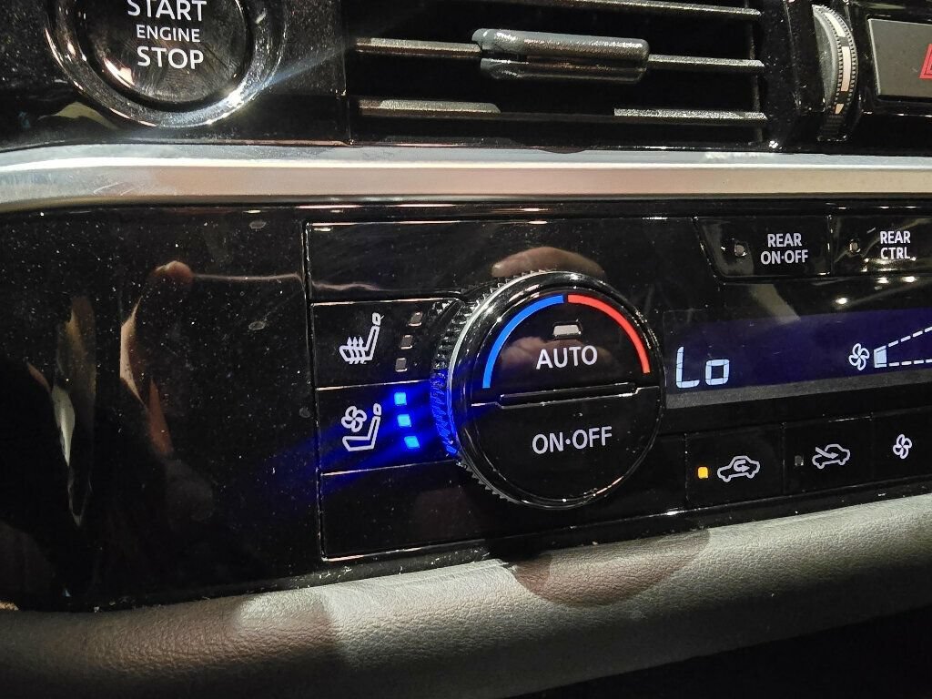 Used 2025 Nissan Pathfinder Platinum w/ Cargo Package FWD image 13
