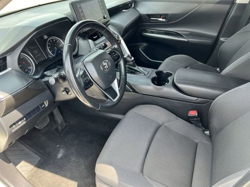 Used 2021 Toyota Venza LE image 10