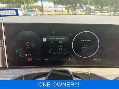 Used 2025 Hyundai Santa Fe Limited AWD/4WD image 2