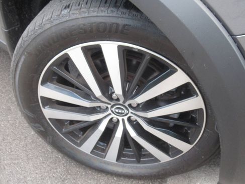 Used 2025 Nissan Pathfinder Platinum AWD/4WD image 3