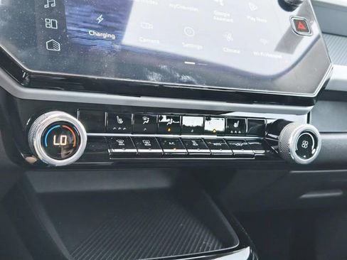 New 2027 Chevrolet Bolt LT w/ Comfort Package FWD image 20