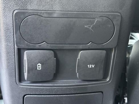 Used 2023 Ford Explorer XLT w/ Equipment Group 202A AWD/4WD image 18