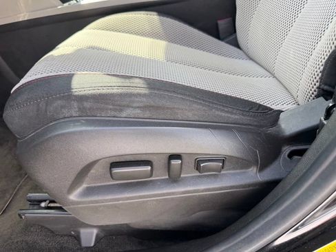 Used 2017 Chevrolet Equinox LT w/ Driver Confidence Package II AWD/4WD image 15