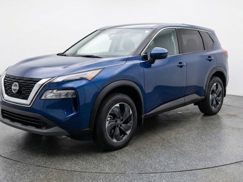Used 2025 Nissan Rogue SV FWD image 3