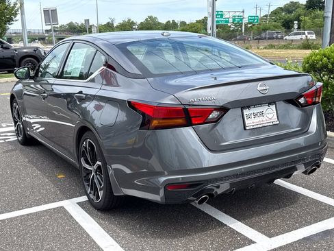 Used 2025 Nissan Altima 2.5 SR FWD image 6