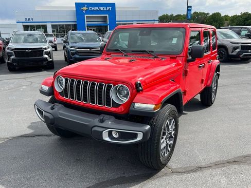 Used 2025 Jeep Wrangler Unlimited Sahara AWD/4WD image 2