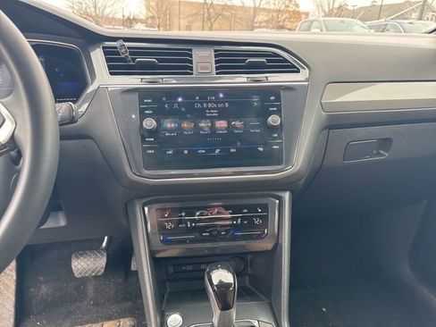 Used 2022 Volkswagen Tiguan SE image 12