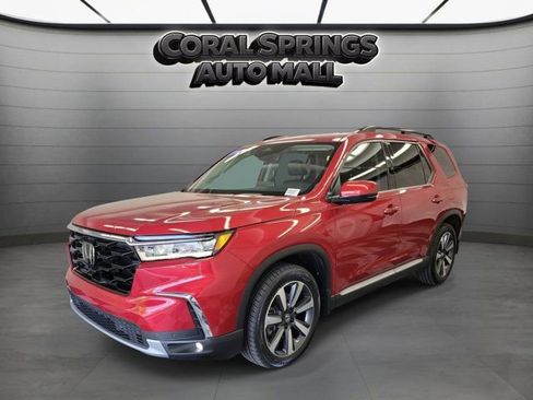 Certified 2025 Honda Pilot Touring image 3