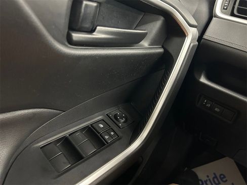 Used 2019 Toyota RAV4 LE image 29