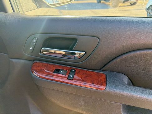 Used 2013 Chevrolet Suburban 2500 LT image 34