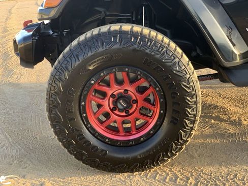 Used 2021 Jeep Wrangler Unlimited Sahara AWD/4WD image 32