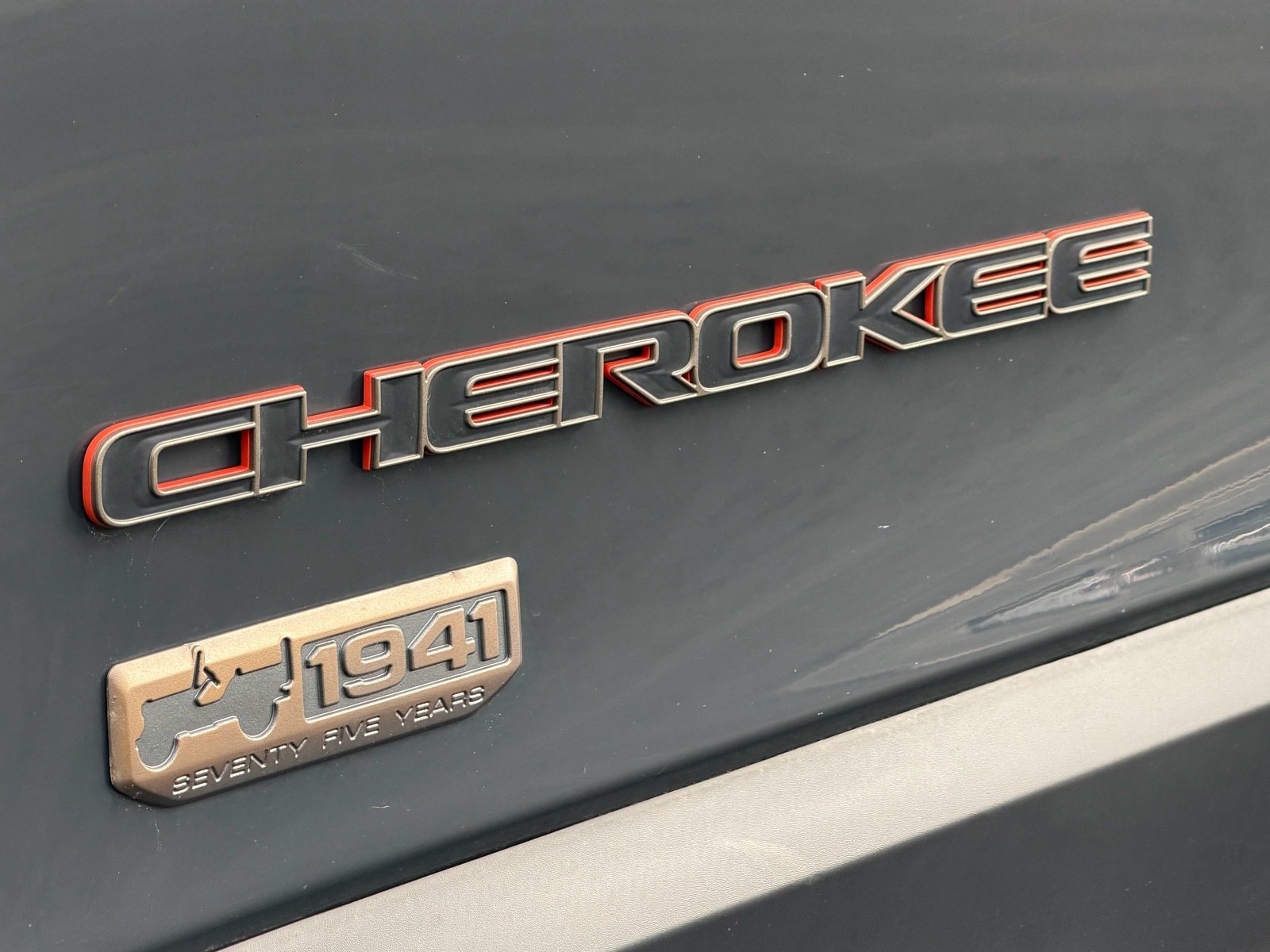 Used 2016 Jeep Cherokee 75th Anniversary FWD image 43