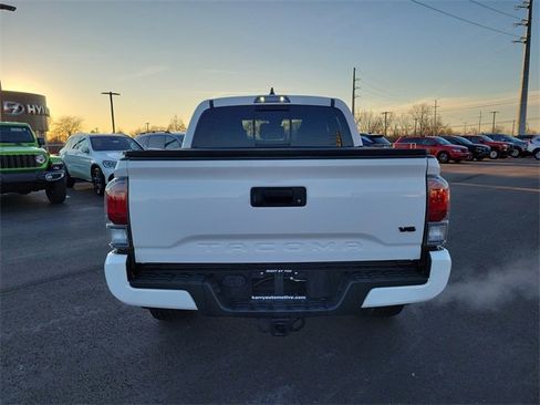 Used 2023 Toyota Tacoma TRD Sport image 6