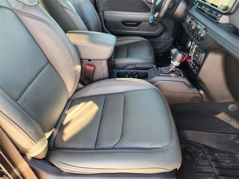 Used 2024 Jeep Gladiator Mojave image 14
