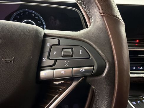 Used 2023 Cadillac Escalade Premium Luxury AWD/4WD image 24