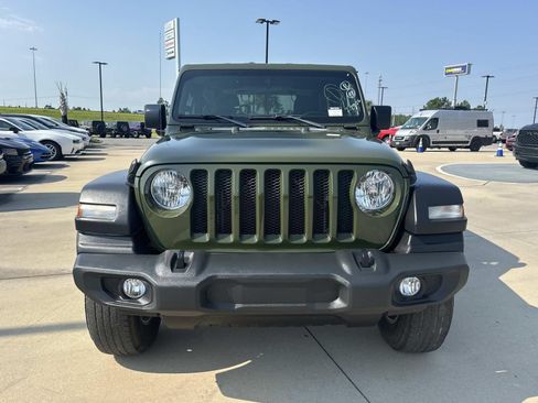 Used 2021 Jeep Wrangler Sport AWD/4WD image 2