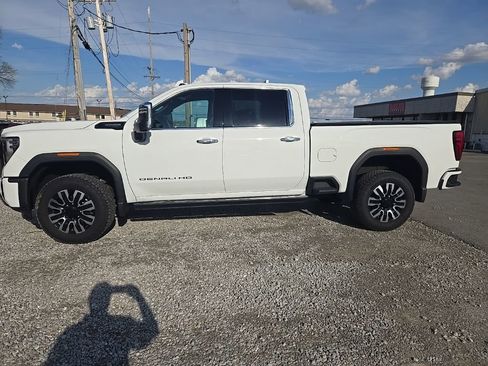 Used 2025 GMC Sierra 3500 Denali Ultimate image 2