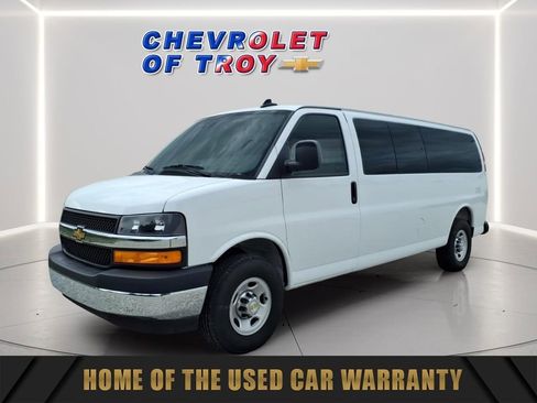 Used 2025 Chevrolet Express 3500 LT w/ LT Preferred Equipment Group RWD image 4
