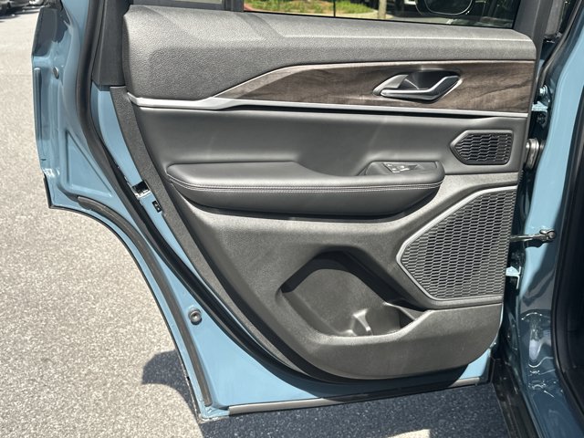 New 2026 Jeep Grand Cherokee Limited w/ Luxury Tech Group II RWD image 22