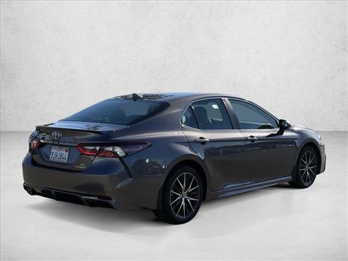 Used 2024 Toyota Camry SE w/ Cold Weather Package image 6