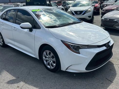 Used 2022 Toyota Corolla LE image 4