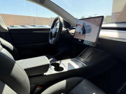 Used 2024 Tesla Model Y 2WD image 45