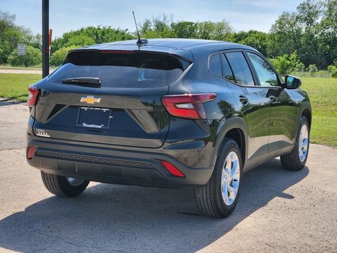 New 2026 Chevrolet Trax LS w/ LS Convenience Package FWD image 4