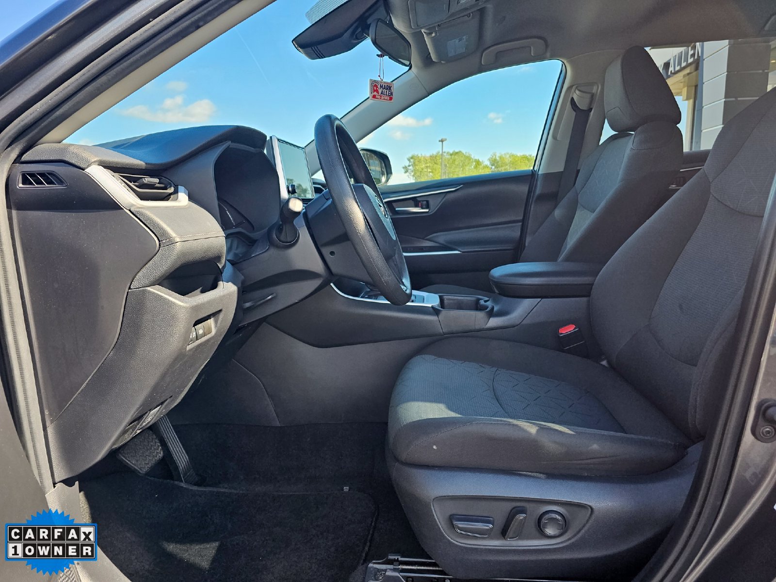 Used 2025 Toyota RAV4 XLE AWD/4WD image 13