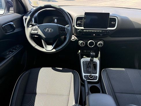 Used 2025 Hyundai Venue Limited FWD image 13