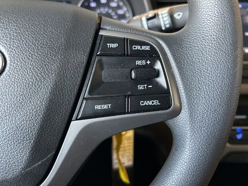 Used 2017 Hyundai Elantra SE image 16