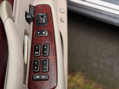 Used 2005 Lincoln Town Car Signature image 33