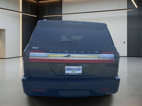 Used 2019 Lincoln Navigator Reserve AWD/4WD image 5