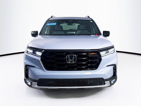 Certified 2025 Honda Pilot TrailSport image 3