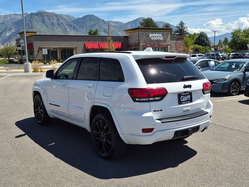 Used 2020 Jeep Grand Cherokee Altitude AWD/4WD image 8