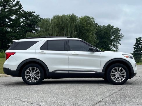 Used 2020 Ford Explorer XLT w/ Equipment Group 202A AWD/4WD image 8