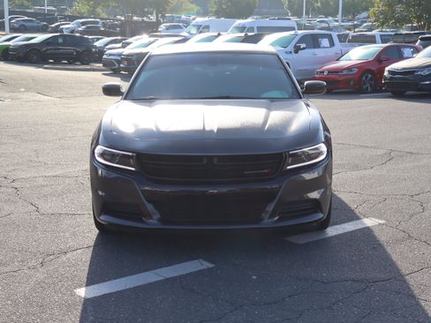 Used 2022 Dodge Charger SXT w/ Blacktop Package RWD image 3