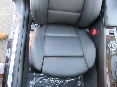 Used 2013 BMW 335i Convertible image 24