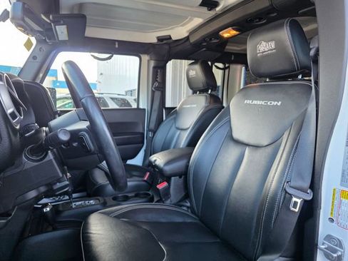 Used 2017 Jeep Wrangler Unlimited Rubicon w/ Connectivity Group AWD/4WD image 8