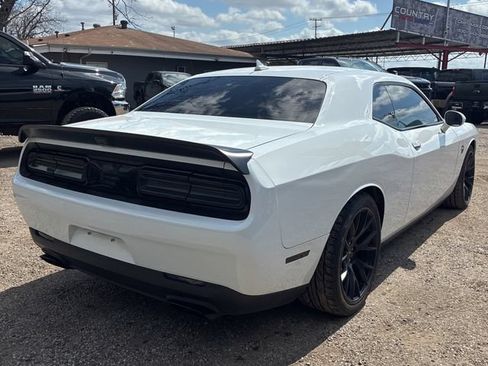Used 2016 Dodge Challenger SRT Hellcat RWD image 4