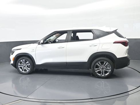 Used 2022 Kia Seltos LX image 3