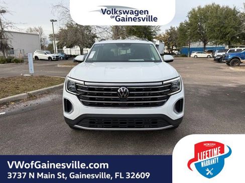 Certified 2025 Volkswagen Atlas SE image 2