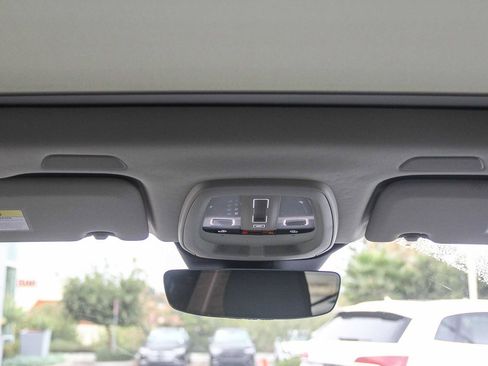 Used 2025 Volvo XC60 B5 Plus image 18