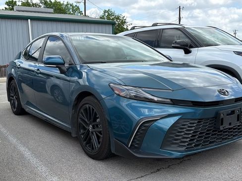 Certified 2025 Toyota Camry SE w/ Convenience Package image 3